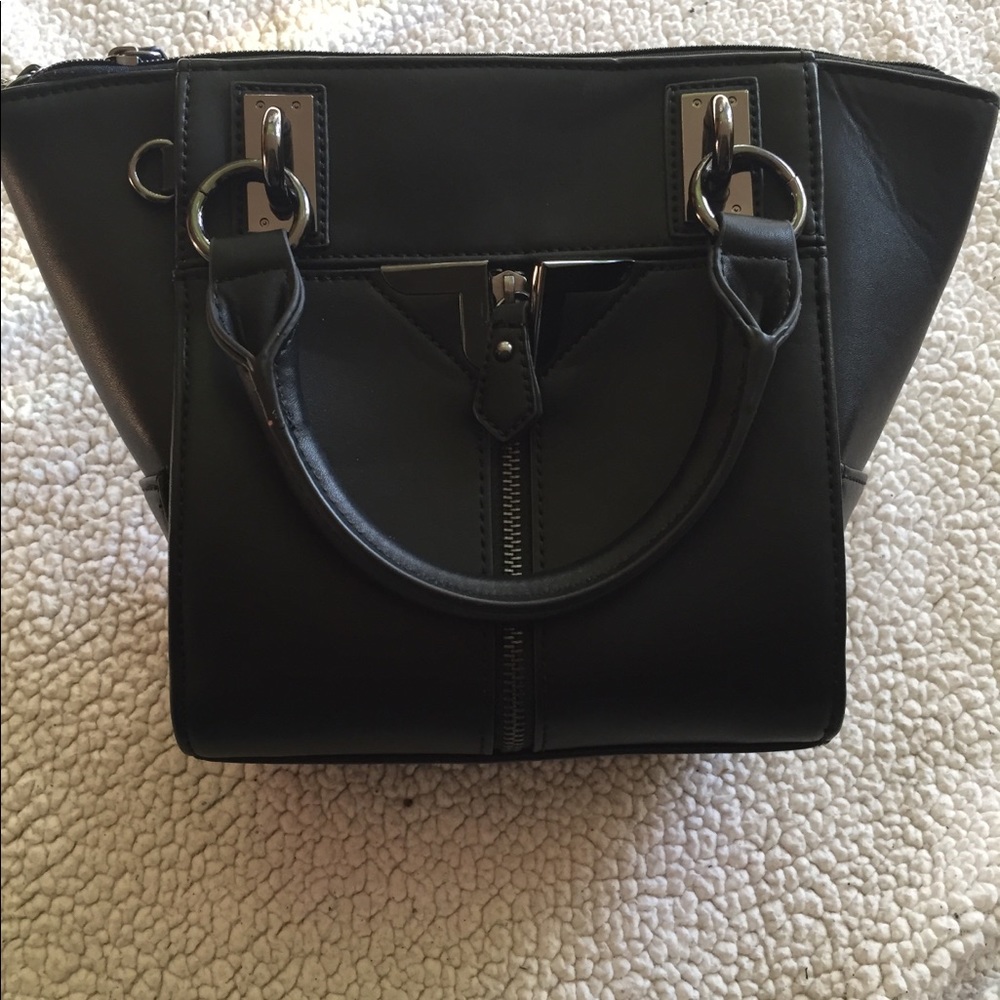 NWOT, Danielle Nicole Alexa Baby cross body - Picture 3 of 11